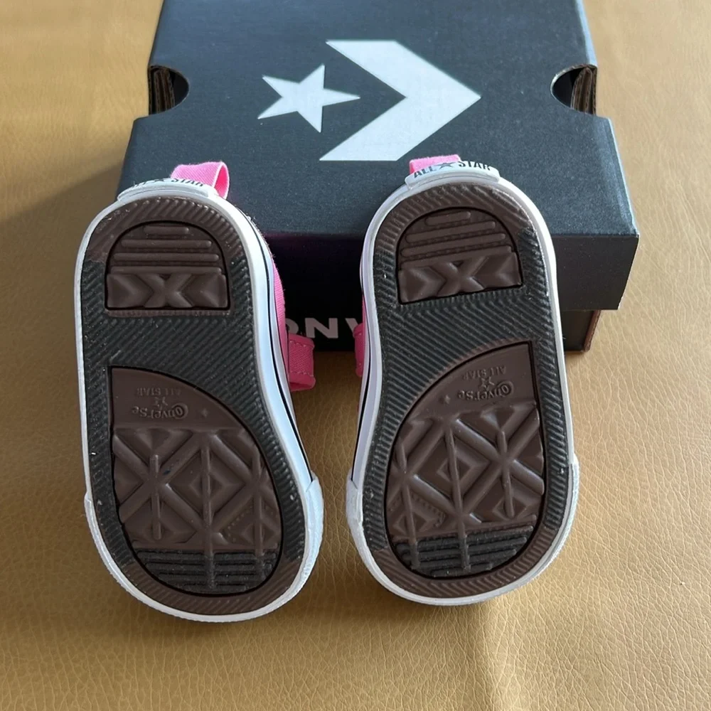 Converse Chuck Taylor All Star Canvas Pink Infant/Toddler Sneakers size 2 - Picture 2 of 4